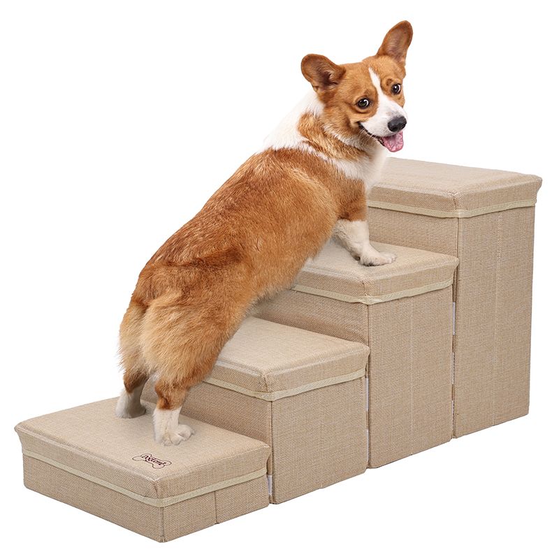 Beige trapp til hund og katt, med oppbevaring