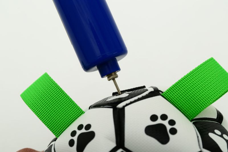 Oppblåsbar fotball til hund - solid, spretten ball for aktiv lek og trening, Ø: 15 cm